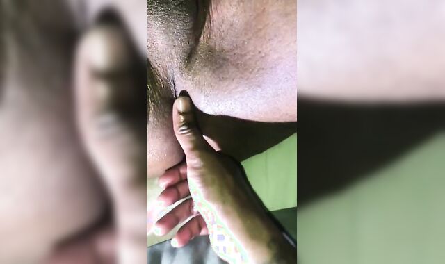 Finger-Banging a dark-hued bussy