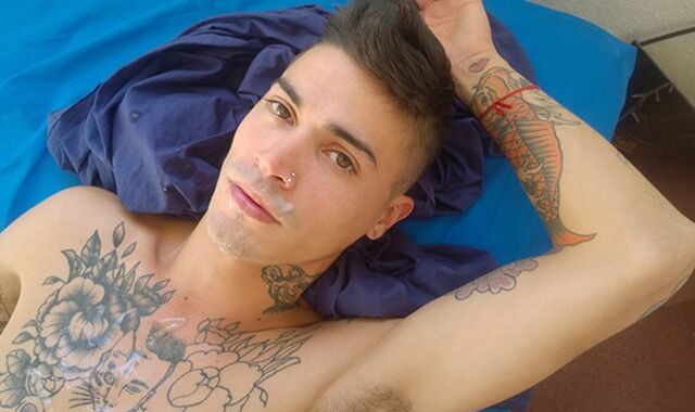 Trickster Pays A Fellow To Get His Bum Humped