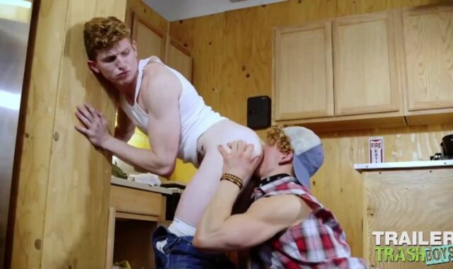 TRAILERTRASHBOYS Plumber Max Lorde Barebacked By Felix Fox
