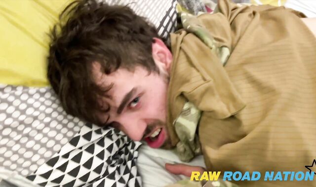 Fresh Soldiers Ollie and Mark are ultra-kinky as shag as they glide up and down the tank's cannon