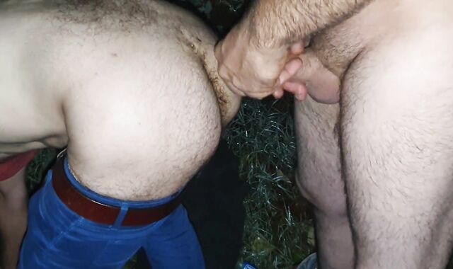 Alguem descubriu o que fazia...para meu espanto, pediu para filmar-me a foder. Eu aceitei.que noite.