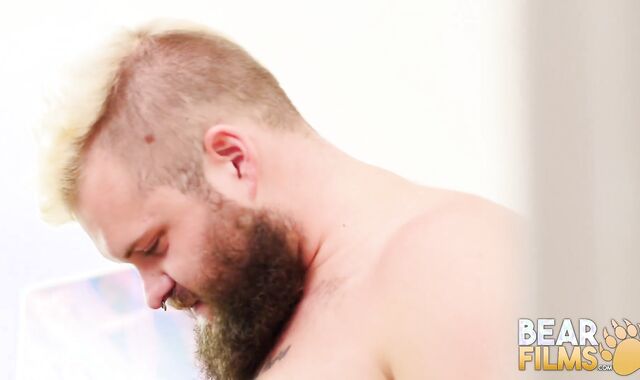 BEARFILMS Fur Decorated Hairy Men Lion Reed And Luis Vega Sans A Enjoy Mitten